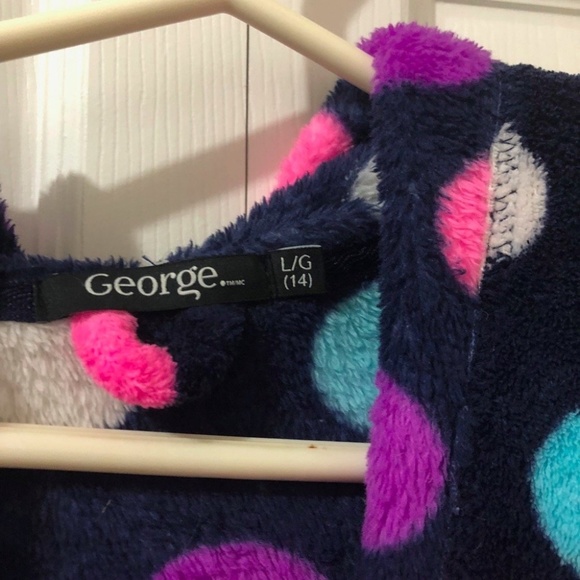 Hooded bathrobe in very good condition size 14 - Picture 3 of 5